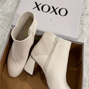 XOXO Women's Cream Ankle Booties